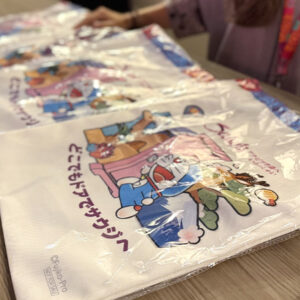 【レポート】大阪・関西万博のサウジアラビアの「Wonders of Arabia（アラビアの驚異）」展がスタート。ドラえもん限定トートバッグも。