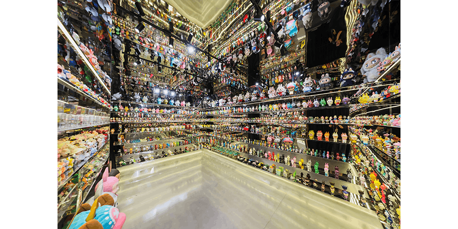 THE MONSTERS 10周年記念展 東京「MONSTERS BY MONSTERS: NOW AND THEN」会場風景