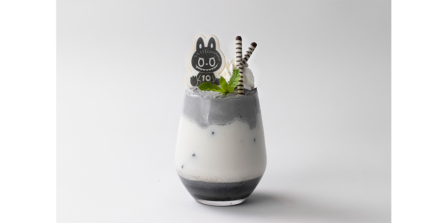 THE MONSTERS 10周年記念展 東京「MONSTERS BY MONSTERS: NOW AND THEN」コラボメニュー：LABUBU's SESAMILKの画像