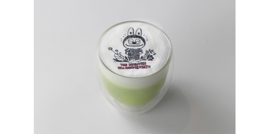 THE MONSTERS 10周年記念展 東京「MONSTERS BY MONSTERS: NOW AND THEN」コラボメニュー：THE MONSTERS LATTE (ESPRESSO or MATCHA)の画像